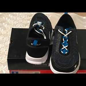 New men’s Speedo land and water shoes-size 9